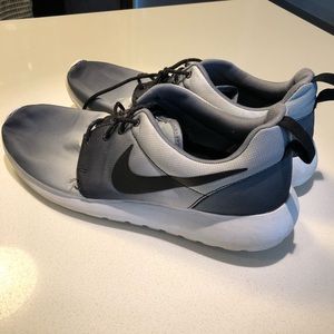 Men’s Nike Roshe Run size 10.5